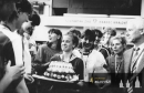 17. květen1987 a  postup do 1. ligy - dort pro kapitánku Doleželovou